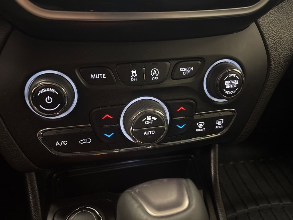 Used 2020 Jeep Cherokee Limited w/ Technology Group image 15