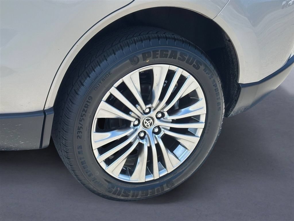 Used 2023 Toyota Venza Limited AWD/4WD image 9