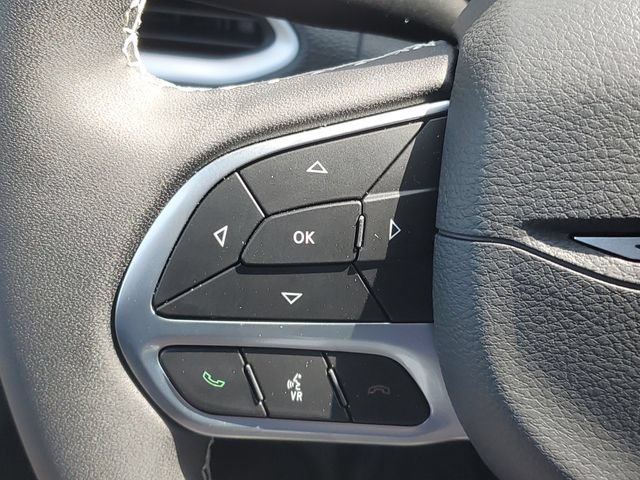 New 2027 Chrysler Pacifica Select w/ Family Tech Group FWD image 21
