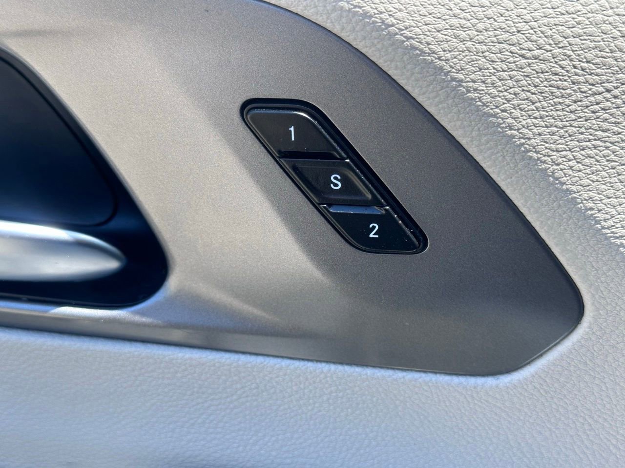 Used 2024 Chrysler Pacifica Touring-L FWD image 25