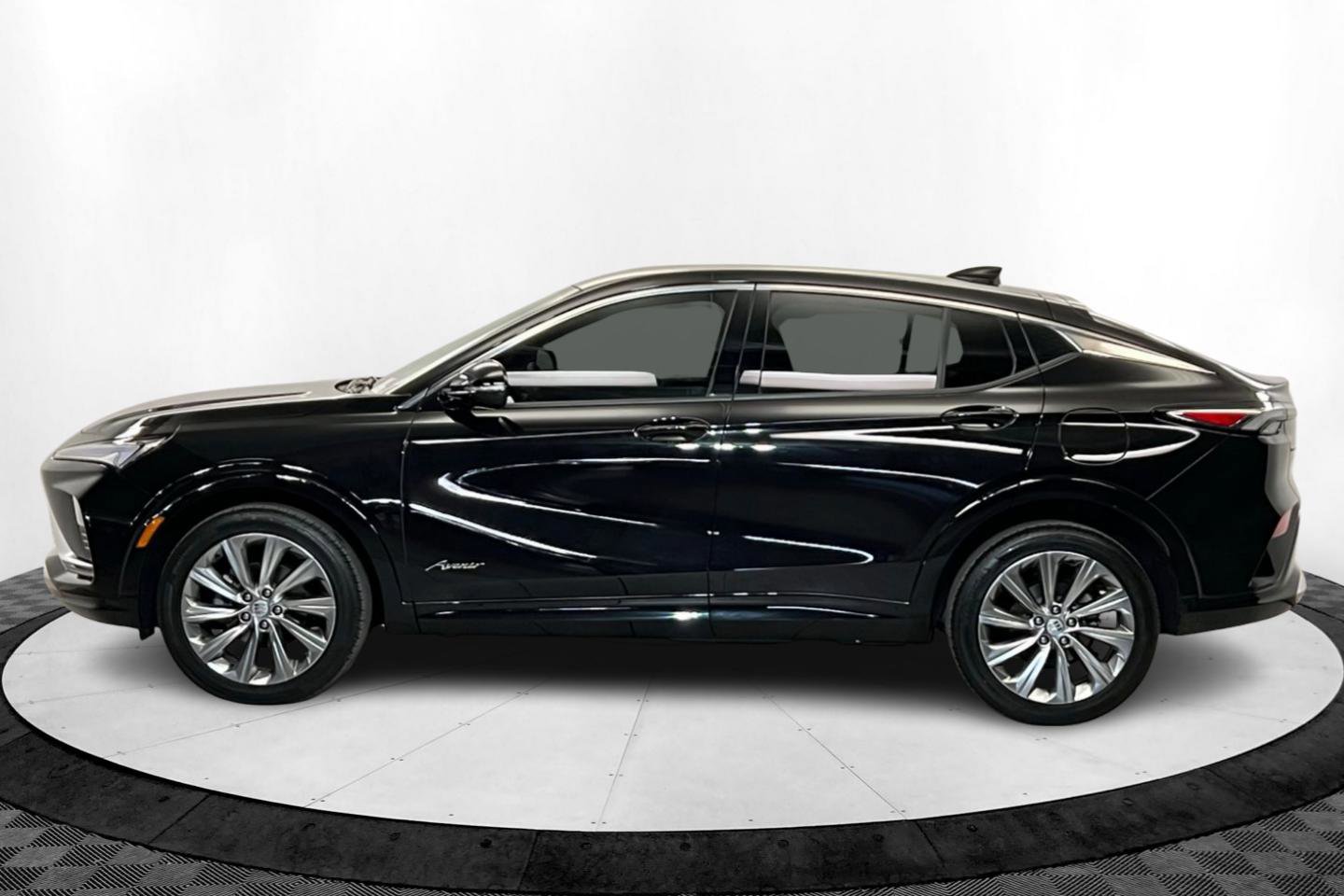 Used 2024 Buick Envista Avenir image 2