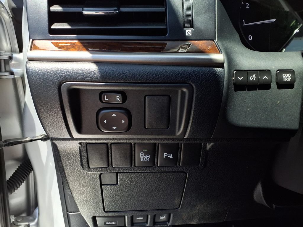 Used 2015 Lexus ES 350 w/ Premium Package FWD image 16