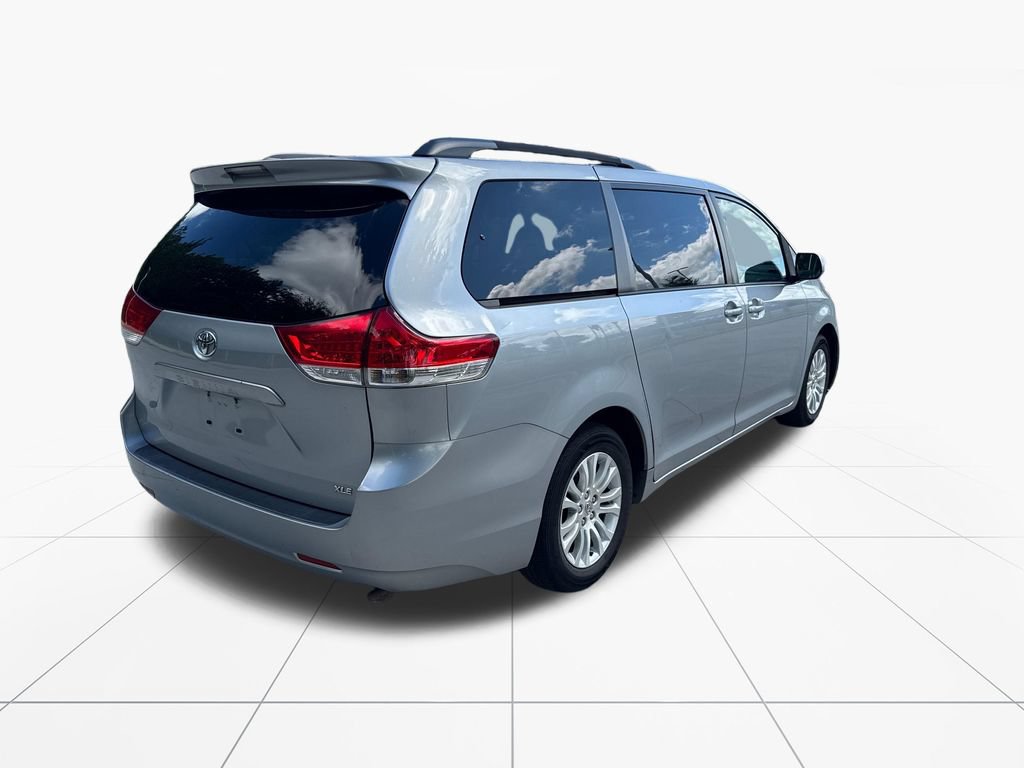 Used 2013 Toyota Sienna XLE FWD image 8