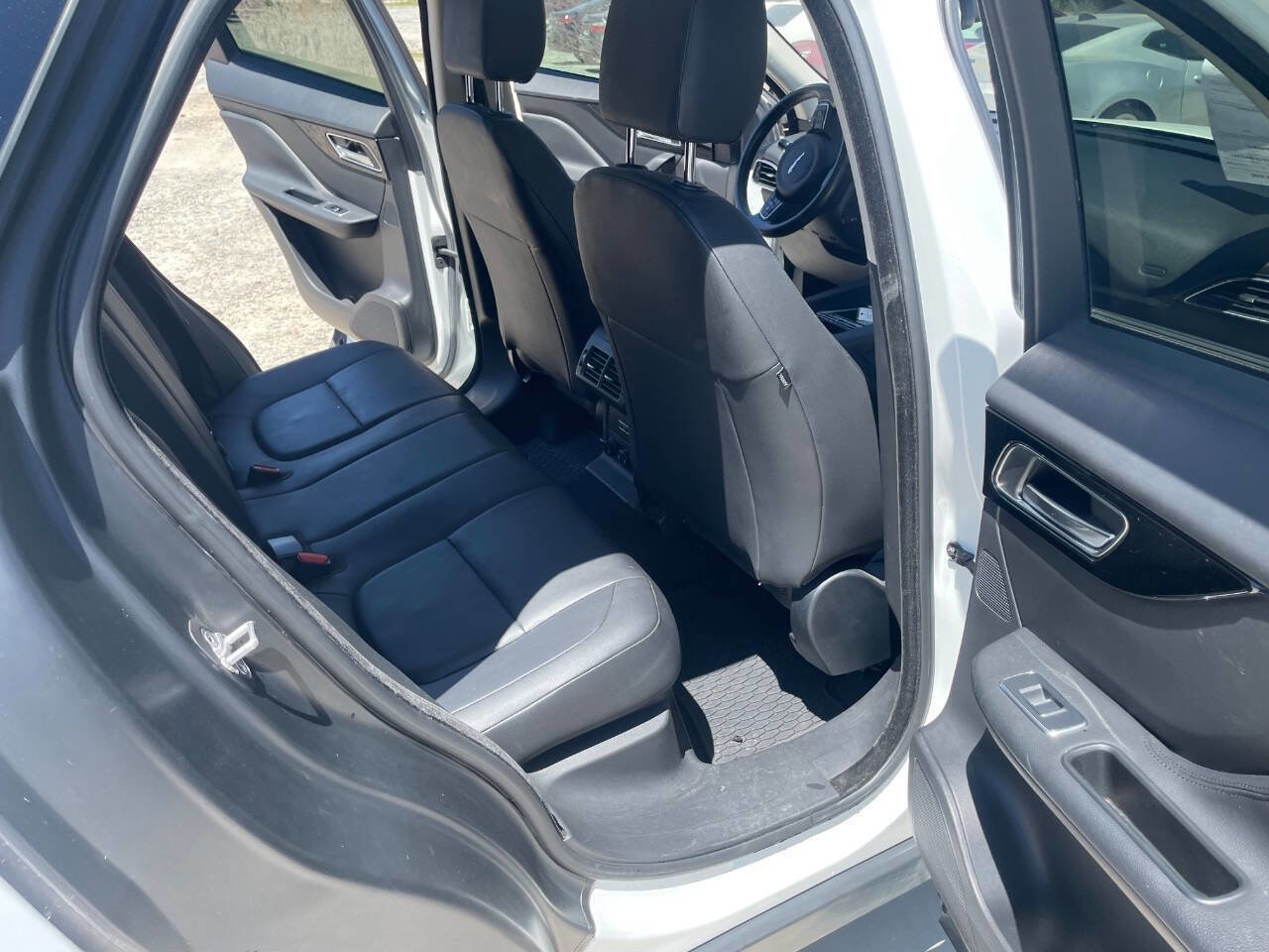 Used 2018 Jaguar F-PACE Premium AWD/4WD image 25