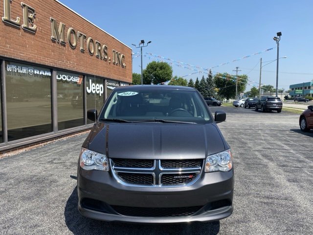 Used 2019 Dodge Grand Caravan SE image 2