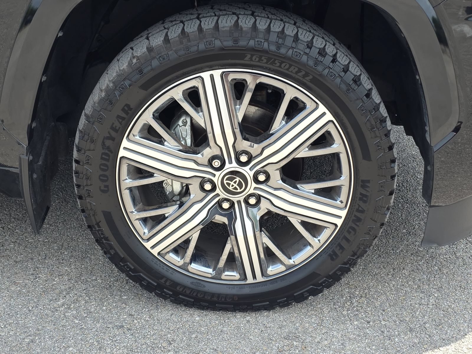 Used 2024 Toyota Sequoia Capstone AWD/4WD image 29