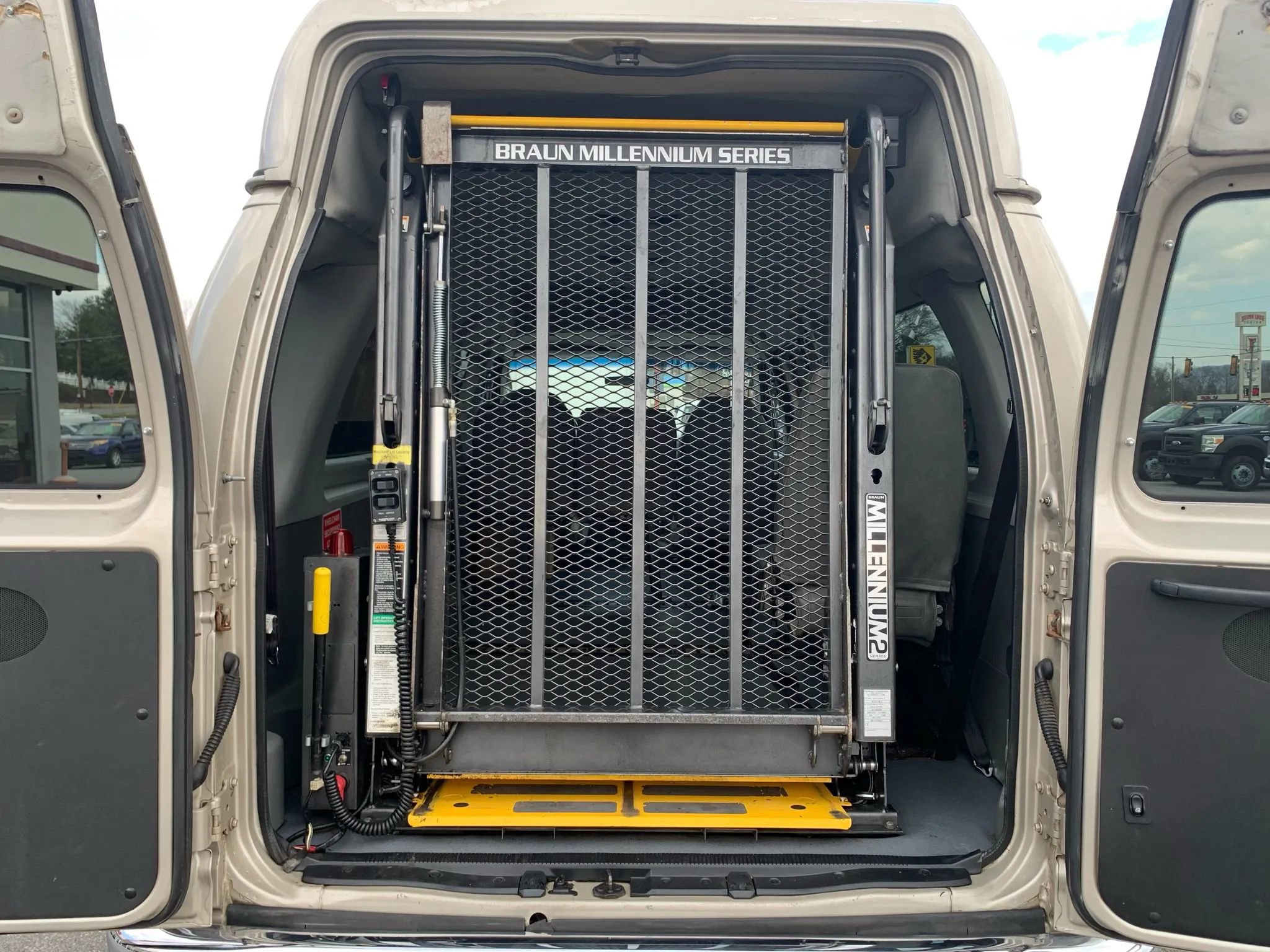 Used 2007 Ford E-350 and Econoline 350 XL image 34