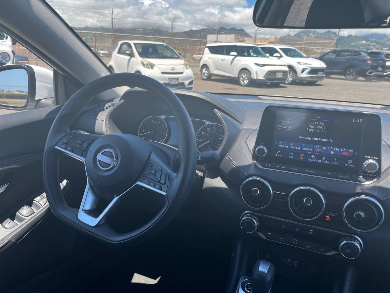 Used 2025 Nissan Sentra SV FWD image 30