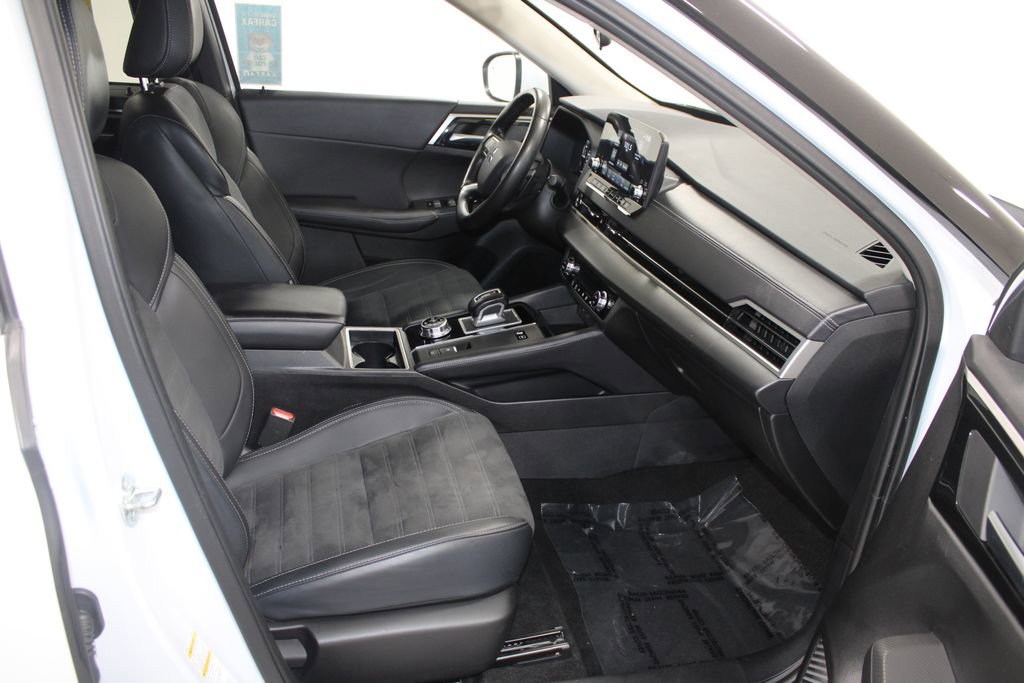 Used 2024 Mitsubishi Outlander 4WD Plug-In Hybrid image 27