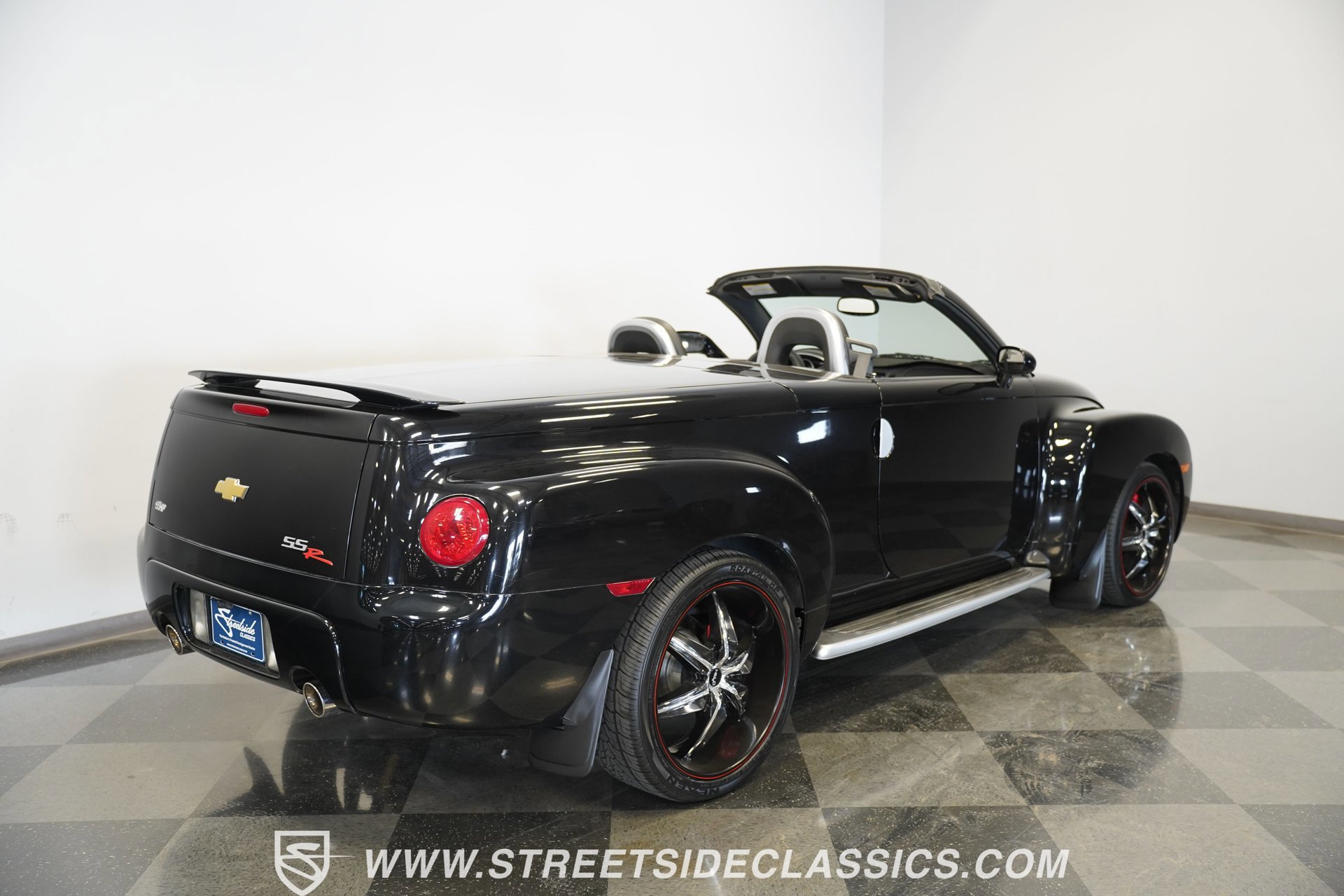 Used 2004 Chevrolet SSR w/ Preferred Equipment Group image 18