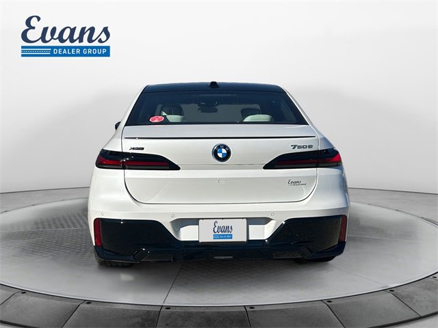 New 2026 BMW 750e xDrive image 4