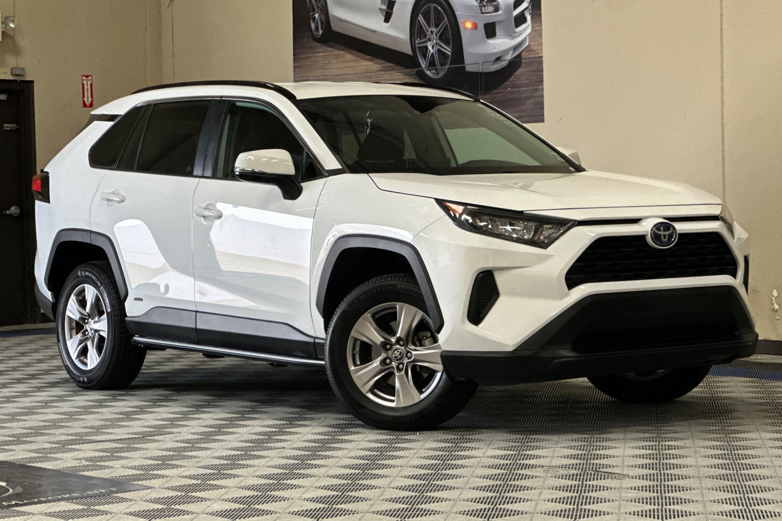 Used 2022 Toyota RAV4 LE image 2