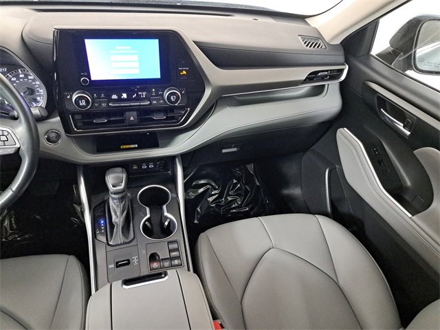 Used 2023 Toyota Highlander XLE image 16