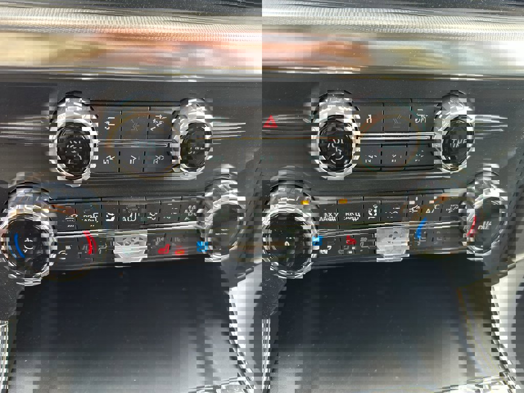 New 2025 Ford F150 Lariat w/ Equipment Group 502A High image 24