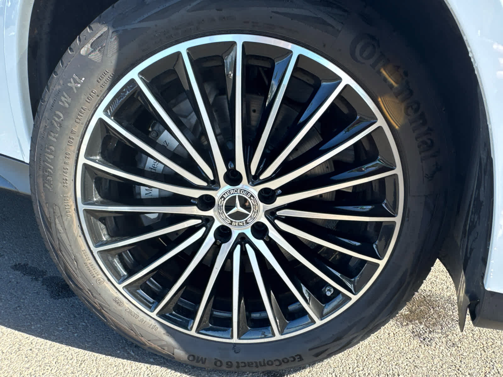 Used 2025 Mercedes-Benz GLC 300 image 2