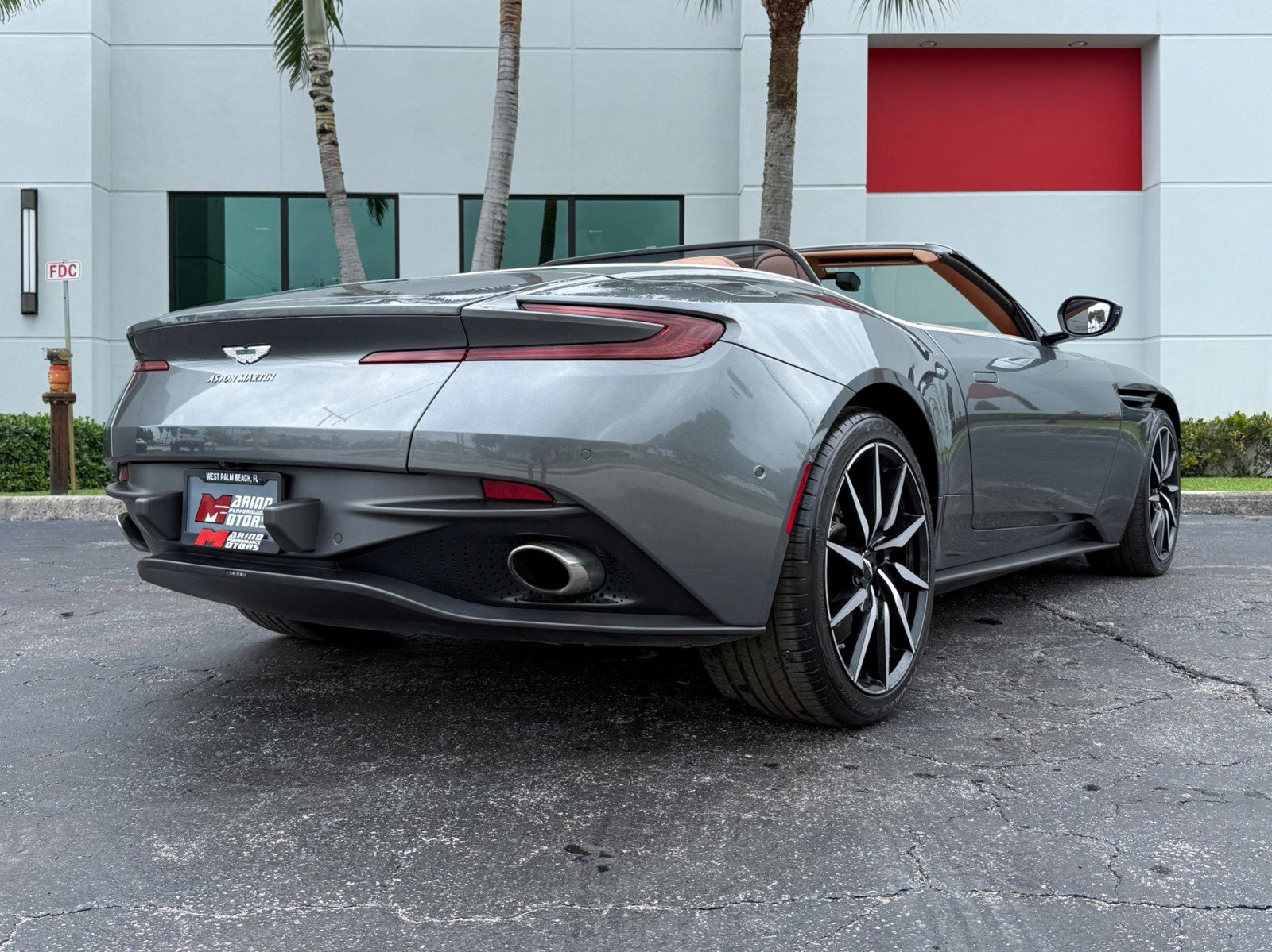 Used 2020 Aston Martin DB11 Volante RWD image 22