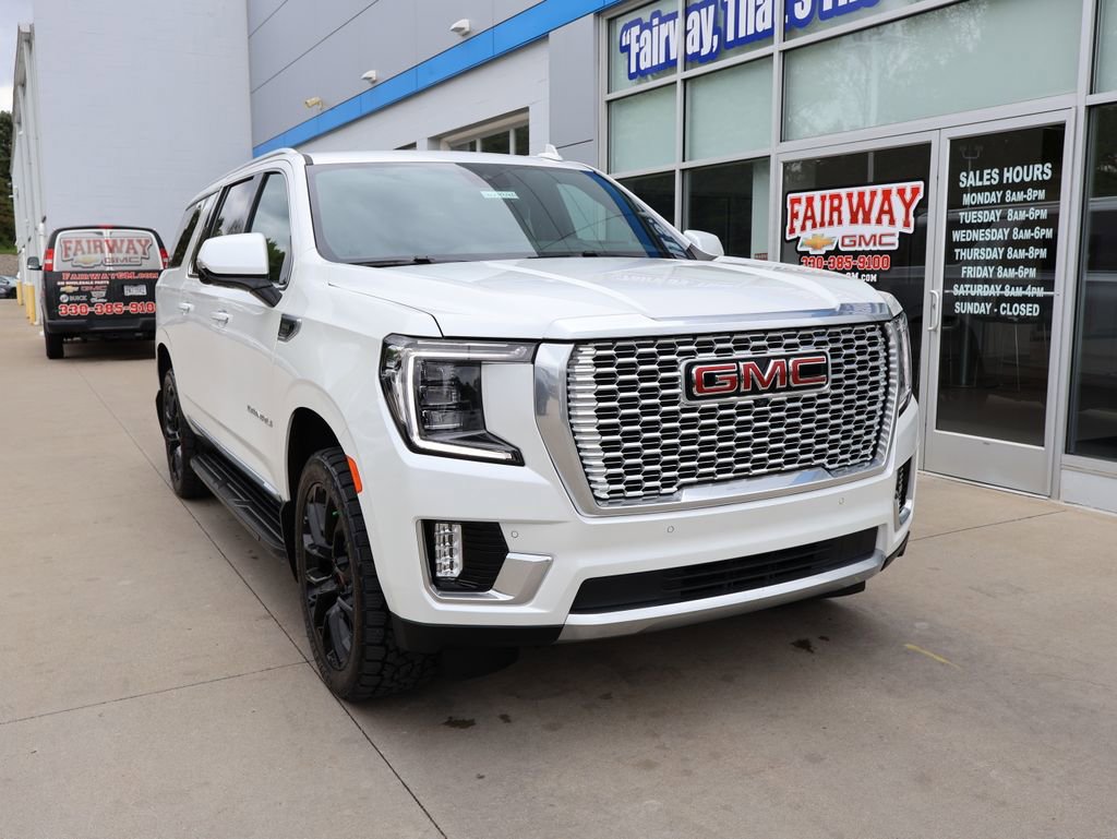 Used 2023 GMC Yukon XL Denali w/ Max Trailering Package AWD/4WD image 2