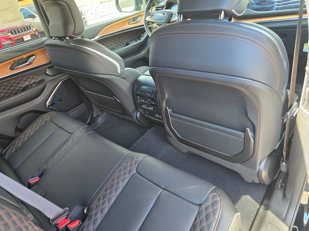 New 2025 Jeep Grand Cherokee Summit image 29