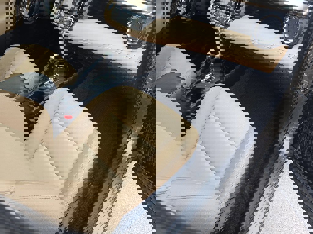 Used 2015 Toyota RAV4 Limited image 21