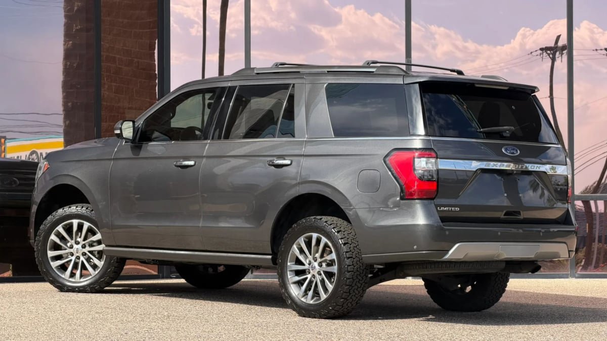 Used 2018 Ford Expedition Limited w/ Equipment Group 301A AWD/4WD image 9
