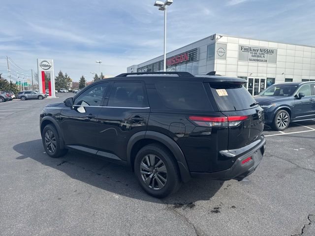 Certified 2024 Nissan Pathfinder SV w/ Black Appearance Package image 5