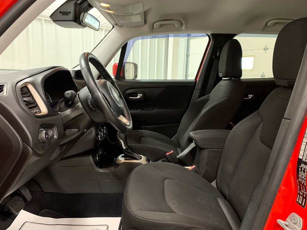 Used 2017 Jeep Renegade Latitude image 4