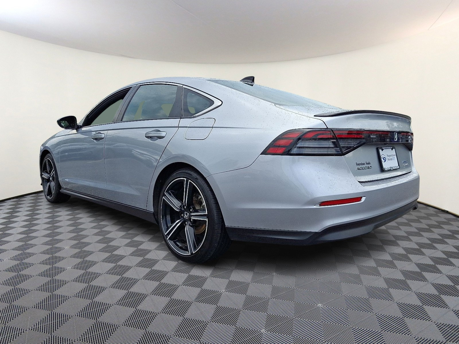Used 2024 Honda Accord Sport image 4
