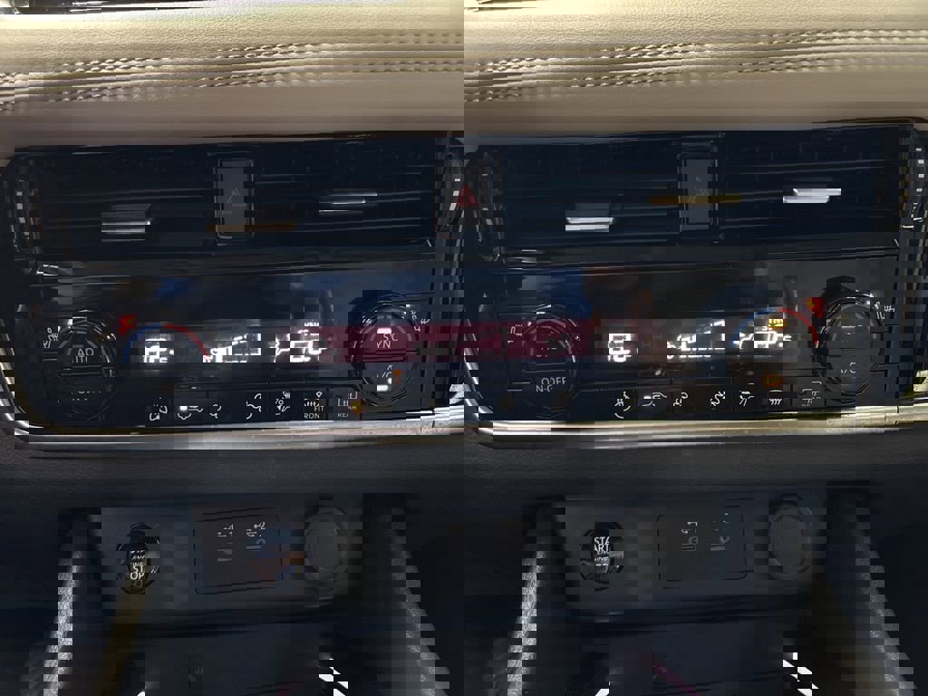 Used 2024 Nissan Rogue SL image 33