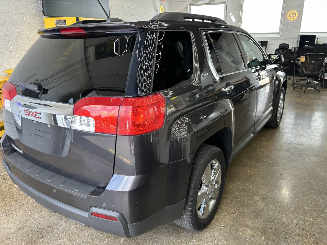 Used 2015 GMC Terrain SLT w/ Chrome Appearance Package image 2