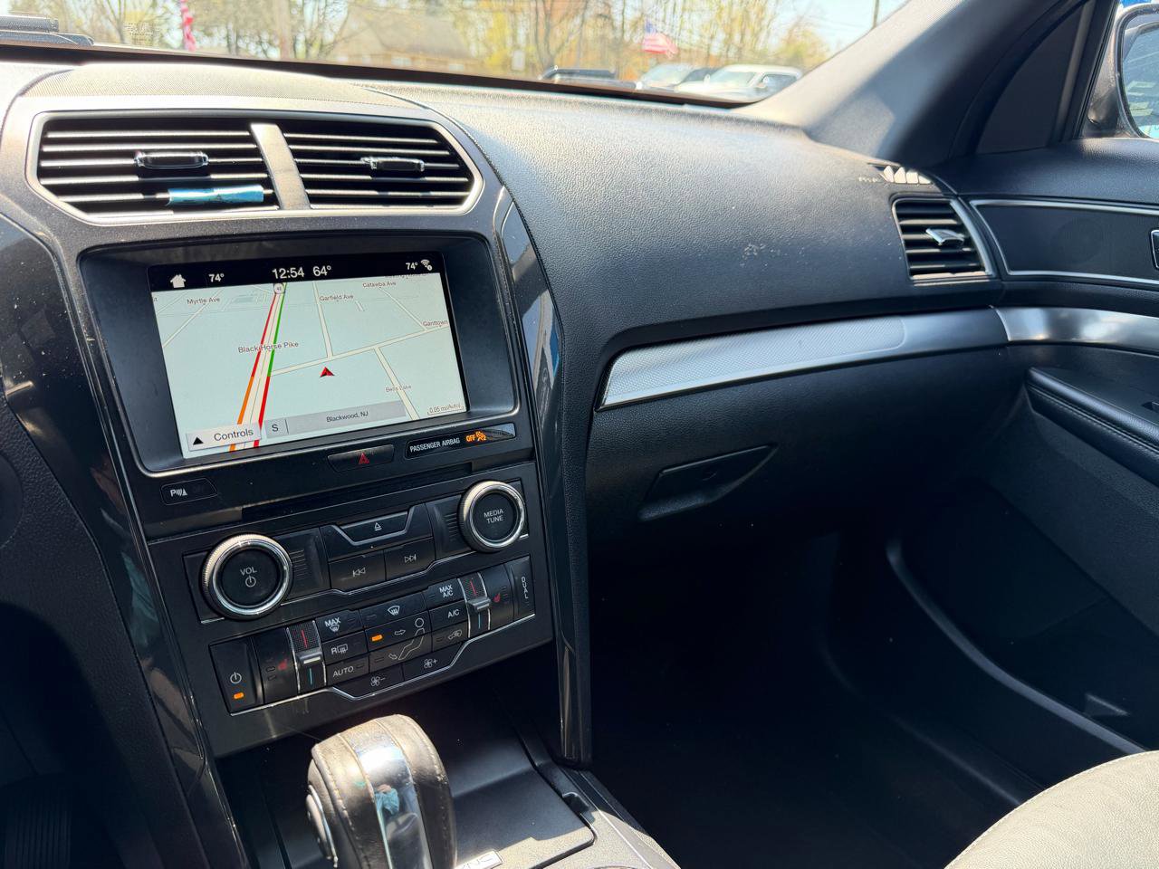 Used 2018 Ford Explorer XLT w/ Equipment Group 202A image 13