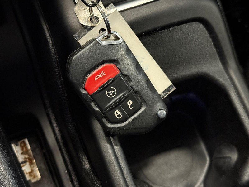 Used 2018 Jeep Wrangler Unlimited Sahara w/ Cold Weather Group AWD/4WD image 29