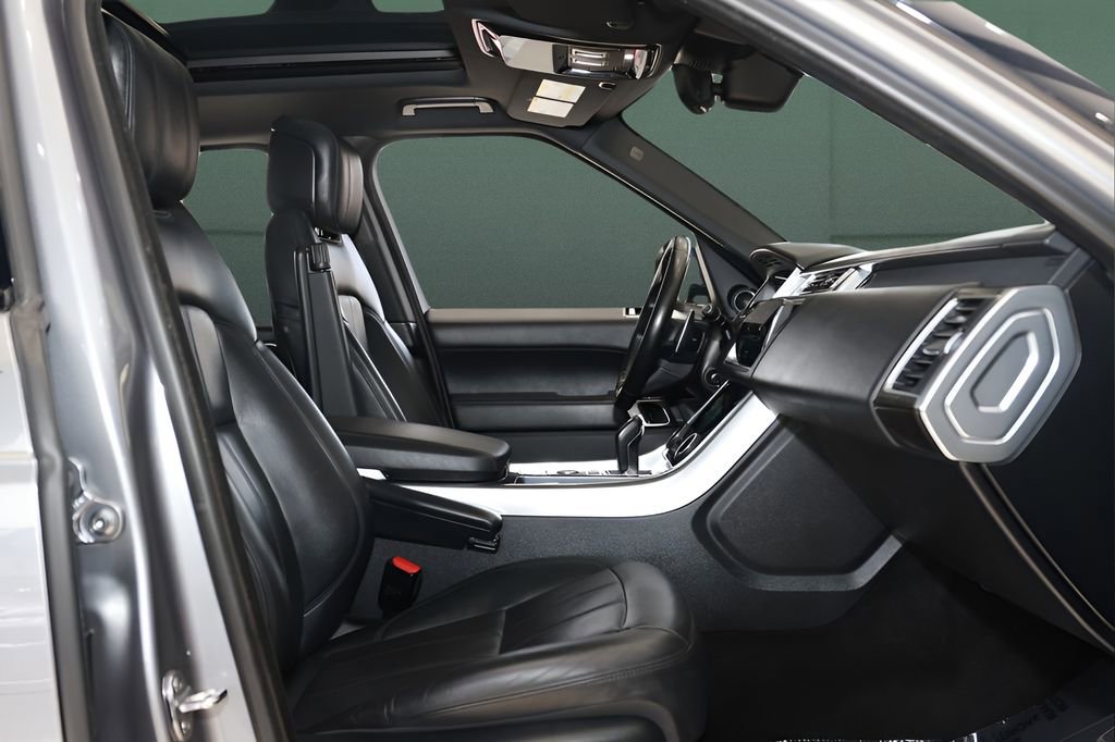 Used 2020 Land Rover Range Rover Sport HSE Dynamic image 15