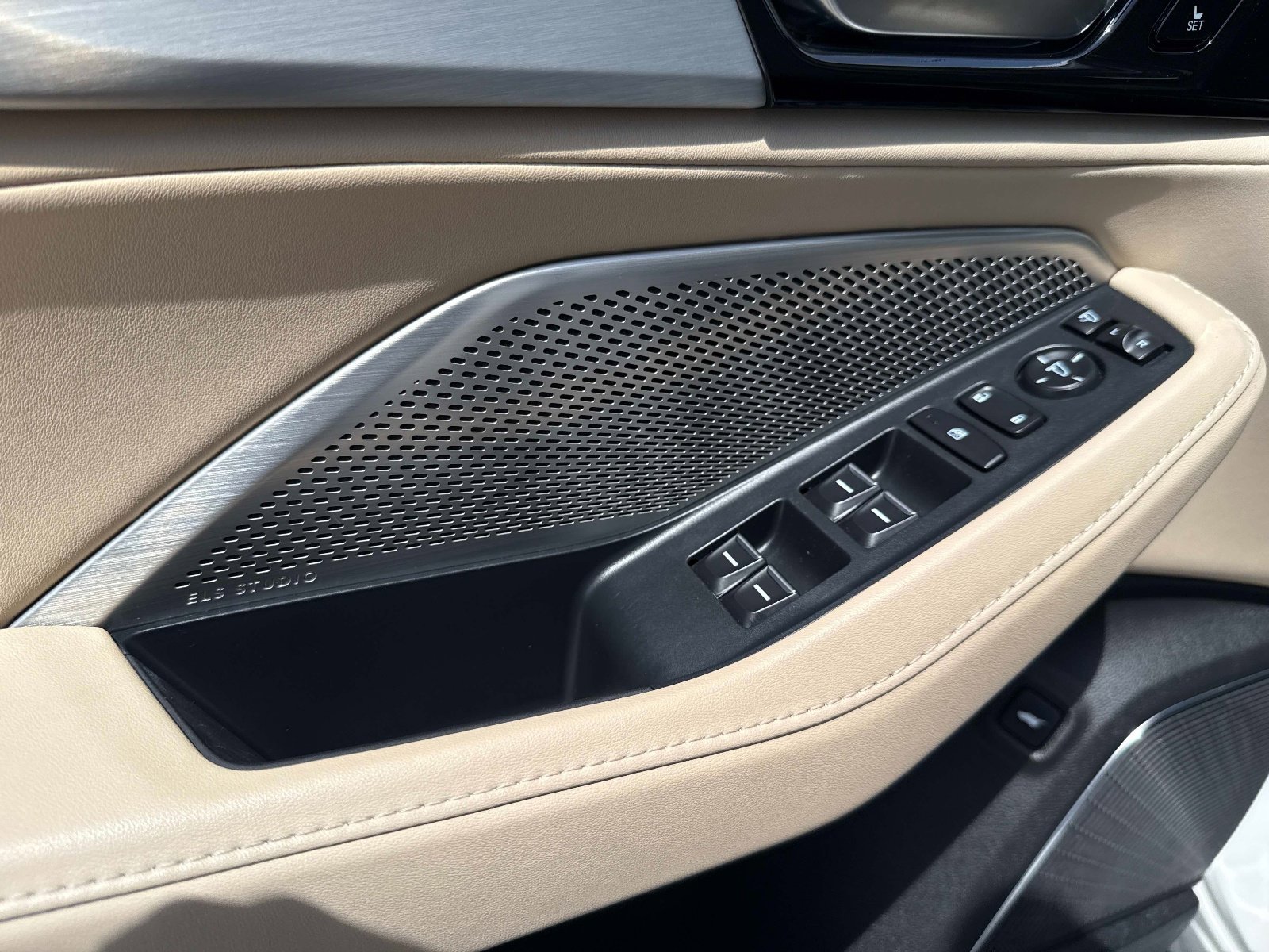 Used 2023 Acura MDX FWD w/ Technology Package image 17