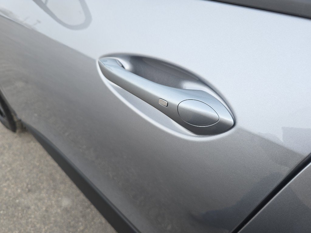 Used 2025 Chevrolet Trax ACTIV w/ Sunroof Package image 12