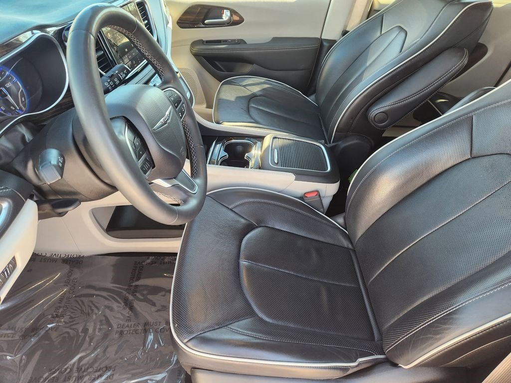 Used 2024 Chrysler Pacifica Limited image 13
