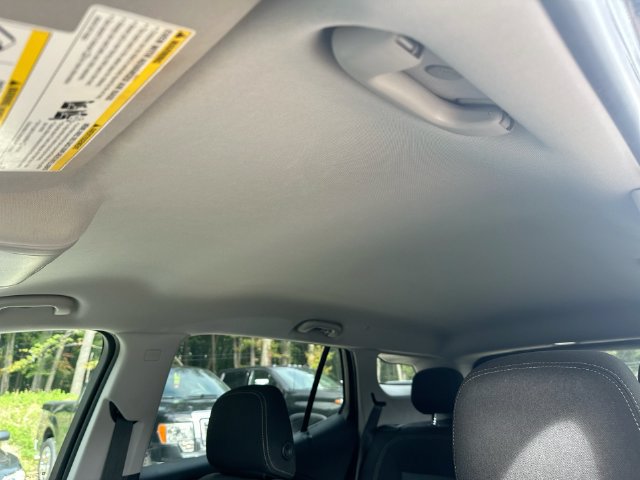 Used 2024 GMC Terrain SLE FWD image 29