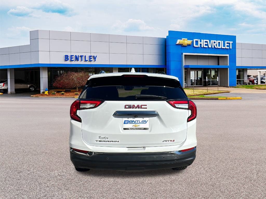 Used 2024 GMC Terrain AT4 image 4