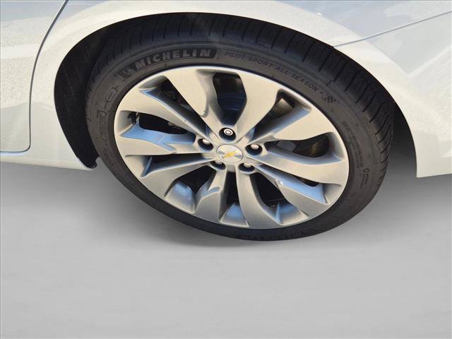 Used 2018 Chevrolet Malibu Premier w/ Premier Sun and Wheel Package FWD image 9