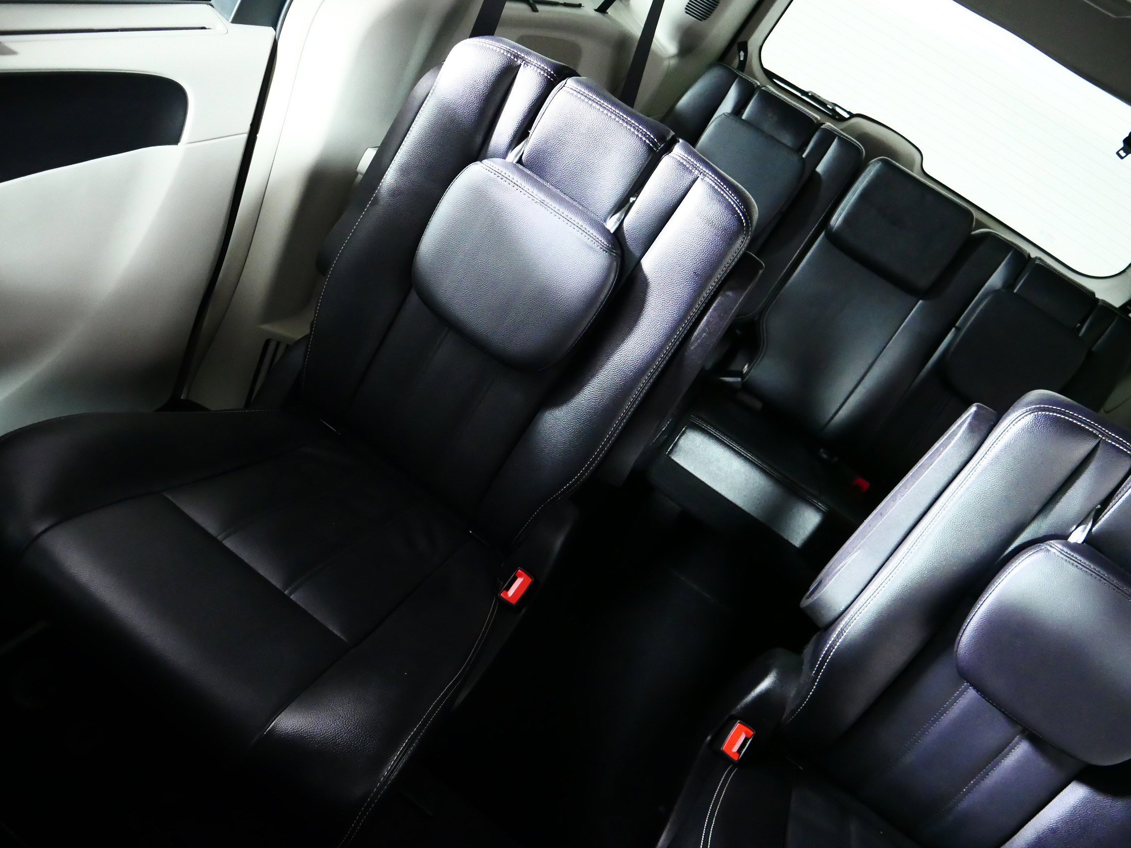 Used 2015 Chrysler Town & Country Touring w/ Driver Convenience Group FWD image 12