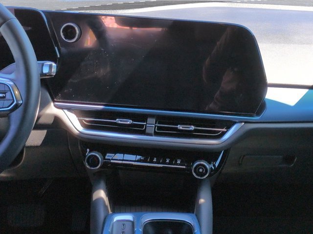 Used 2024 Chevrolet Equinox EV LT FWD image 17