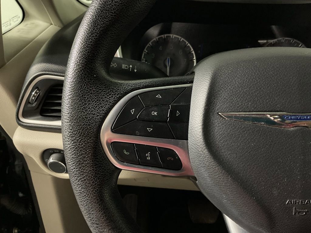 Used 2021 Chrysler Voyager Lxi image 23