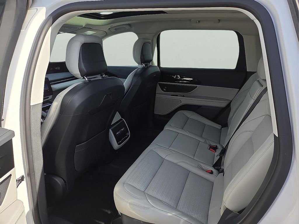 New 2026 Lincoln Nautilus Reserve AWD/4WD image 9
