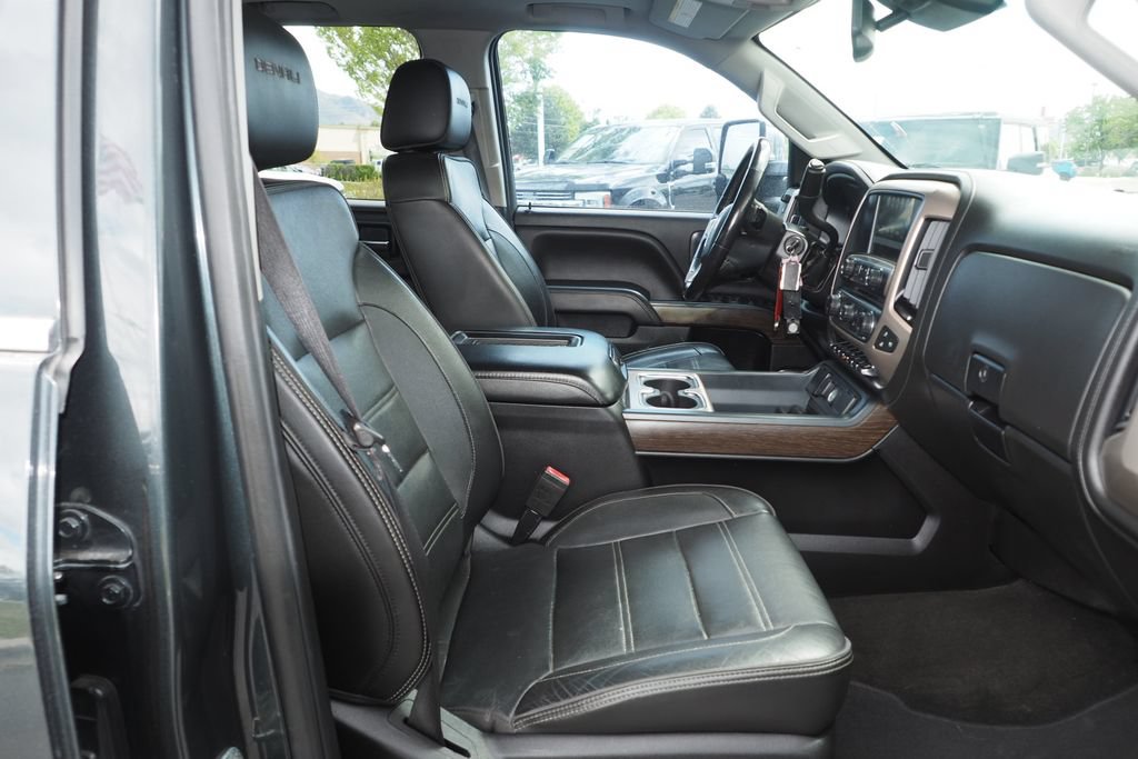 Used 2017 GMC Sierra 2500 Denali w/ Duramax Plus Package AWD/4WD image 20