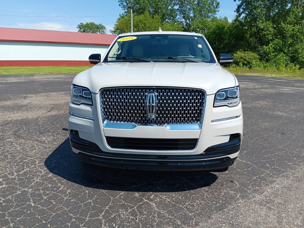 Used 2023 Lincoln Navigator L Reserve AWD/4WD image 12