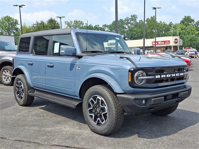 New 2025 Ford Bronco Outer Banks image 2