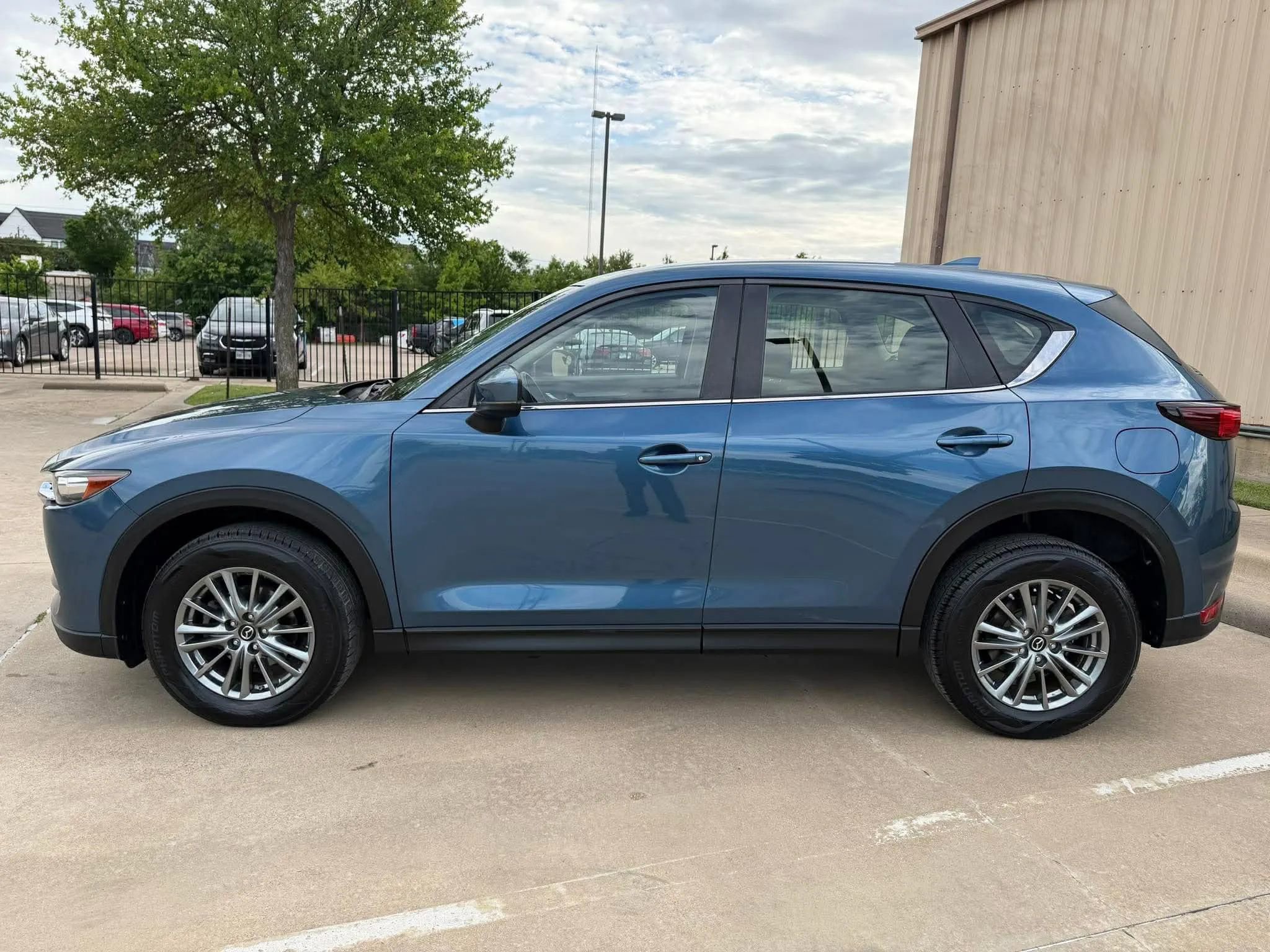Used 2017 MAZDA CX-5 Sport FWD image 5