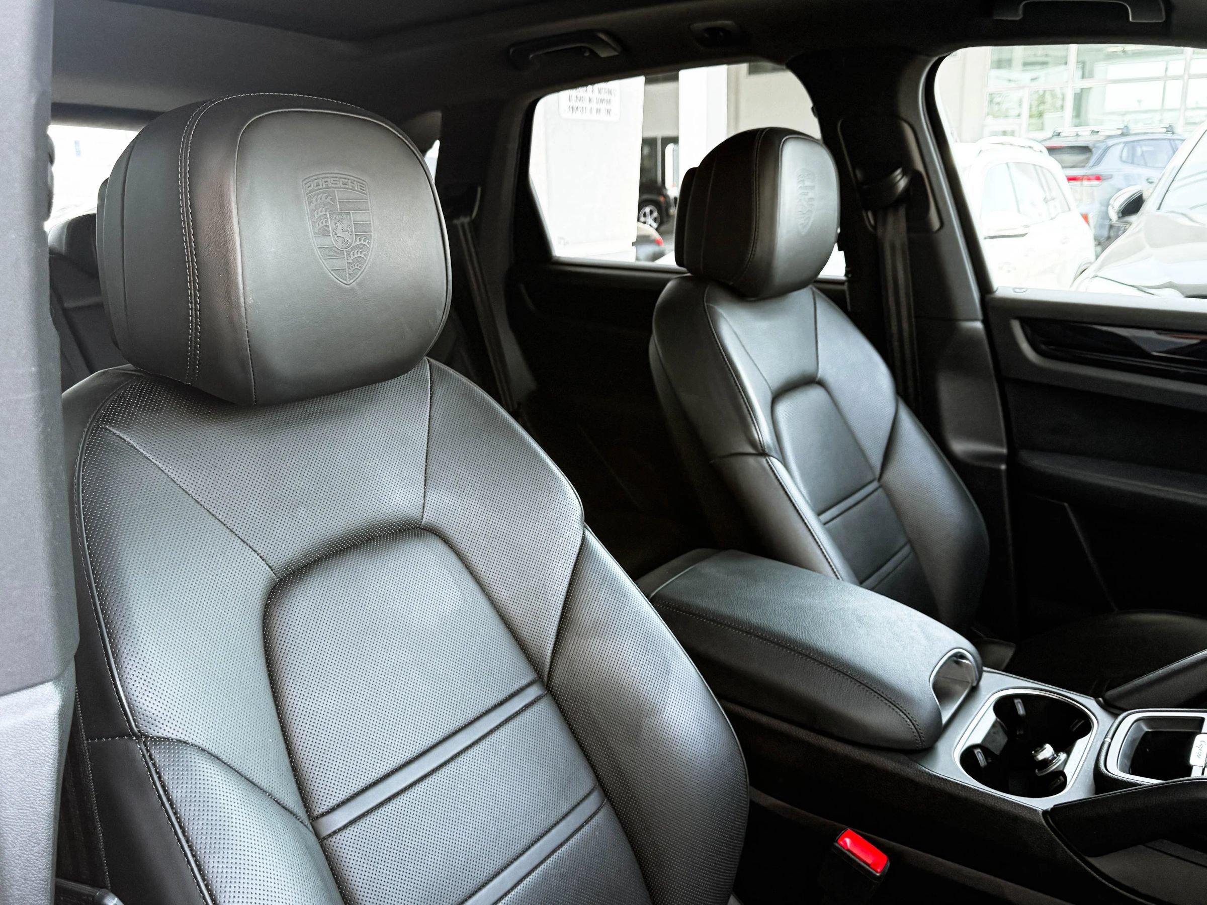 Used 2022 Porsche Cayenne Platinum Edition AWD/4WD image 31