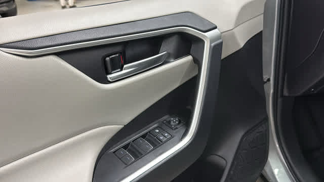 Used 2025 Toyota RAV4 XLE w/ Convenience Package AWD/4WD image 14
