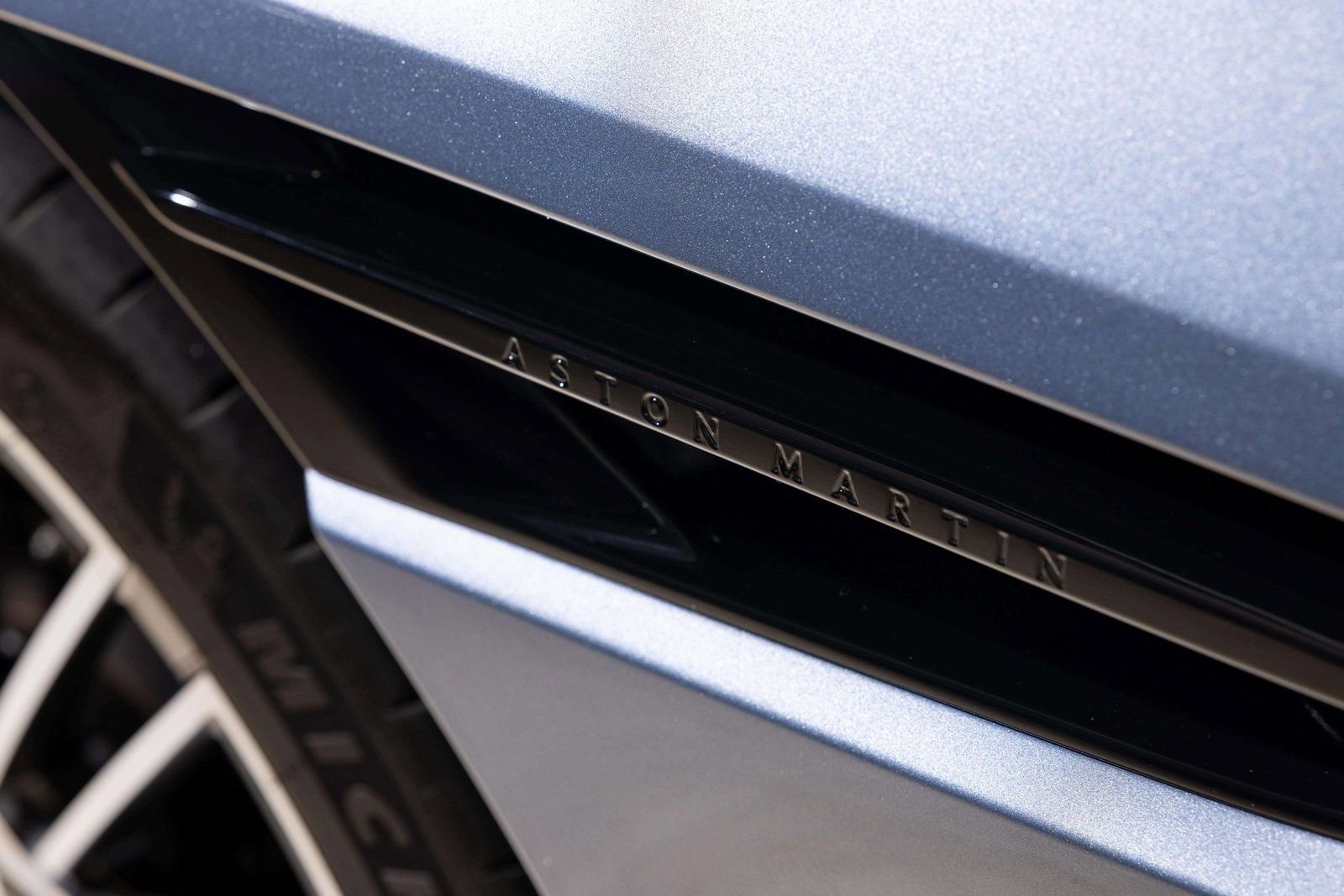 Used 2024 Aston Martin DB12 Convertible image 11