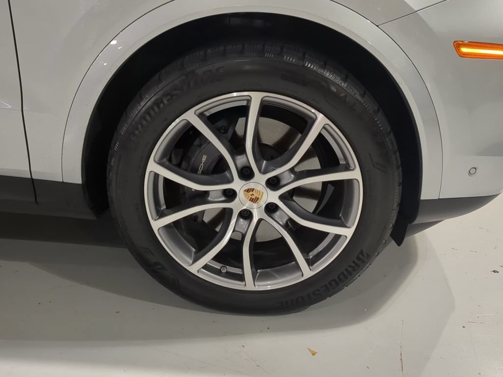 Used 2025 Porsche Cayenne AWD/4WD image 6